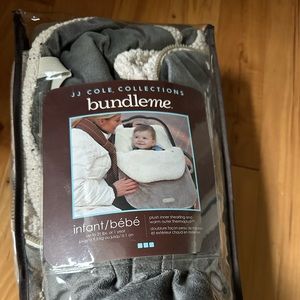 Bundle Me car seat cover. Grey in great condition.